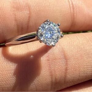 VVS1 Engagement Ring